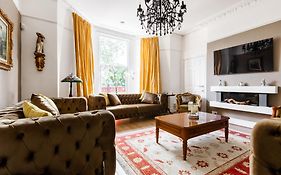 Grand Victorian Villa 6 - En-Suites, Hot Tub, Cinema Room, Private Parking & Park View